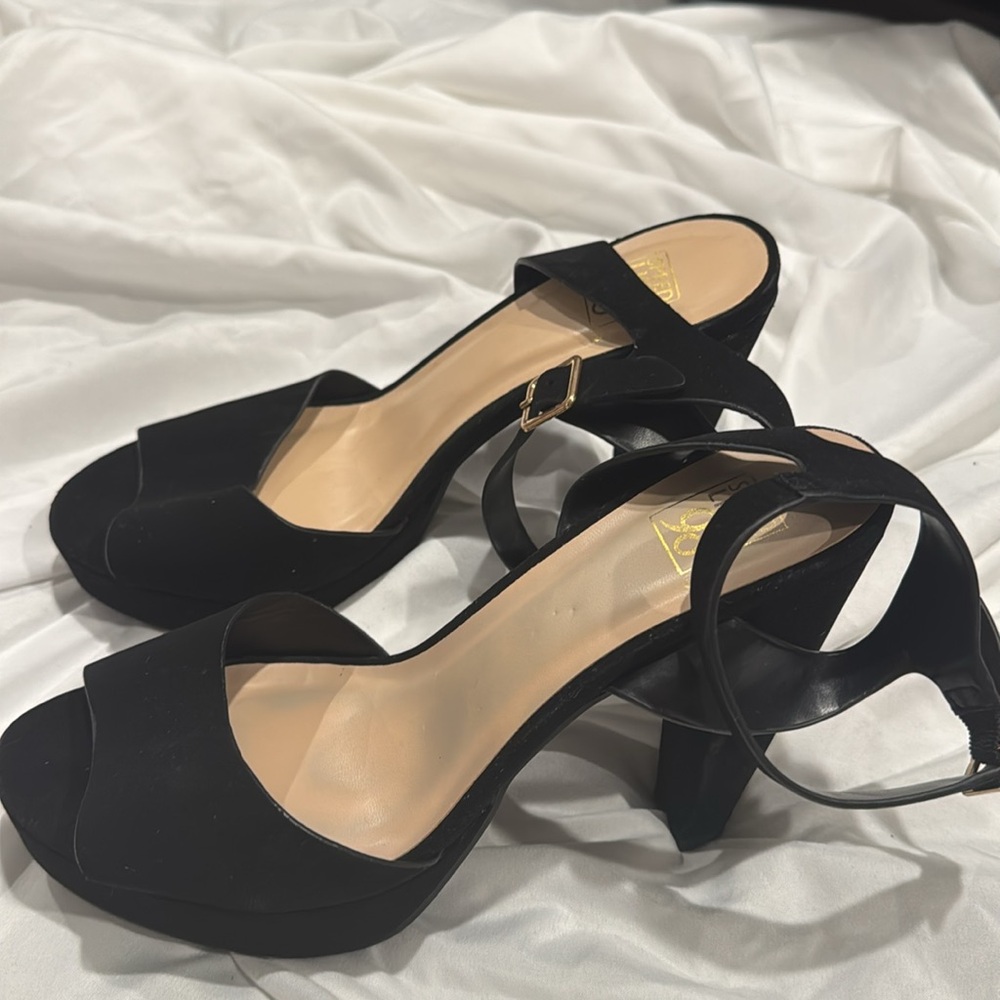 BLACK HEELS - Picture 4 of 10